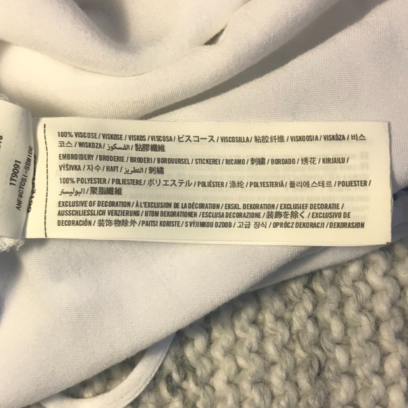 2/$15 A&F White/Blue Ruffle Cami XS Teen - Picture 8 of 8